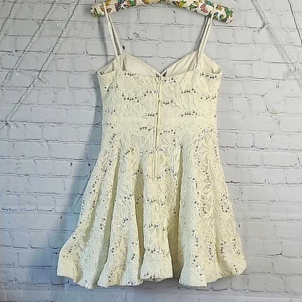 B. SMART White Floral Lace Sequin Mini Summer Dress Juniors Size 9 - Picture 11 of 16
